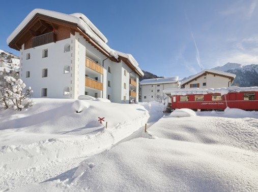 Aussenansicht im Winter - Reka-Feriendorf Bergün