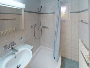 Badezimmer - Reka-Feriendorf Bergün