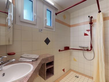 Badezimmer - Reka-Feriendorf Bergün