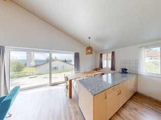 Wohnzimmer mit Essbereich/Küche - Reka-Feriendorf Montfaucon