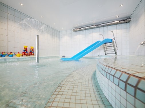 Piscine couverte - Village de vacances Reka Montfaucon