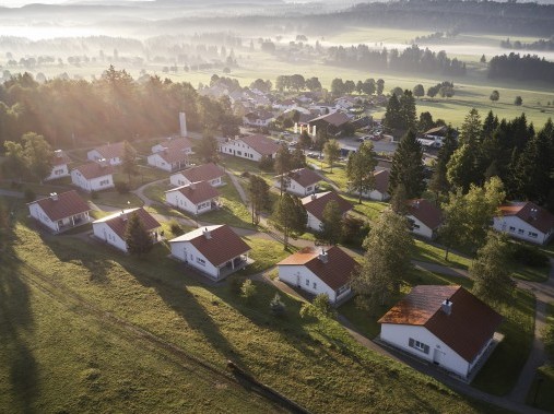 Vue extérieure en été - Village de vacances Reka Montfaucon
