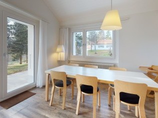 Wohnzimmer mit Essbereich - Reka-Feriendorf Montfaucon