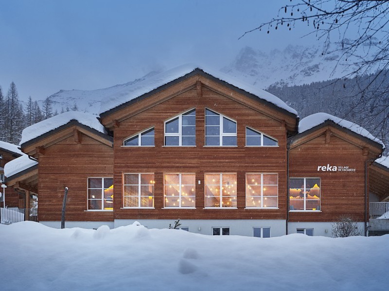 Aussenansicht im Winter - Reka-Feriendorf Zinal