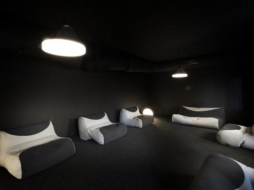 "Black Box" dans la salle pour les jeunes - Village de vacances Reka Zinal