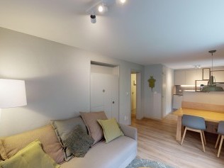 Wohnzimmer mit Essbereich - Reka-Feriendorf Zinal