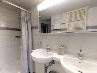 Badezimmer - Reka-Feriendorf Zinal