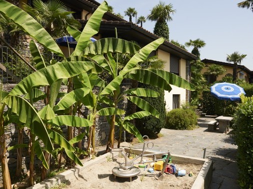 Aussenansicht im Sommer - Reka-Ferienhaus Brissago