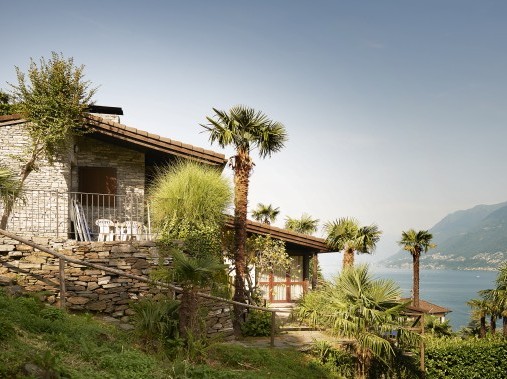 Aussenansicht im Sommer - Reka-Ferienhaus Brissago