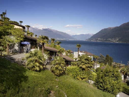 Aussenansicht im Sommer - Reka-Ferienhaus Brissago