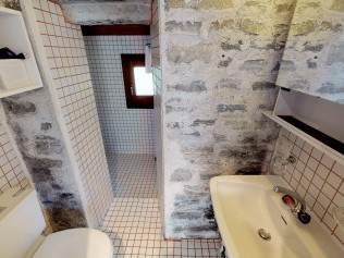 Badezimmer - Reka-Ferienanlage Brissago