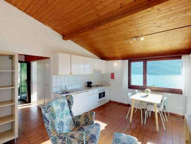 Wohnzimmer mit Essbereich - Reka-Ferienanlage Brissago