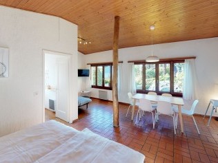 Wohnzimmer mit Essbereich - Reka-Ferienanlage Brissago