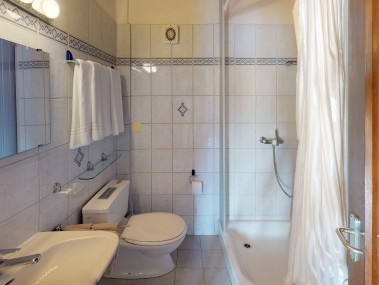 Badezimmer - Reka-Ferienanlage Brissago