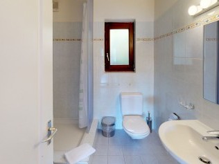 Badezimmer - Reka-Ferienanlage Brissago