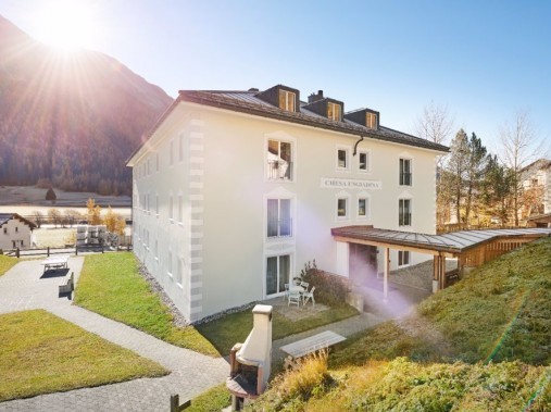 Exterior view in summer - Reka Holiday house Chesa Engiadina Madulain