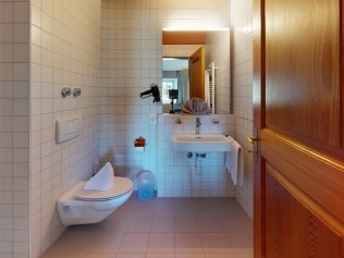 Badezimmer - Reka-Ferienanlage Chesa Engadina Madulain