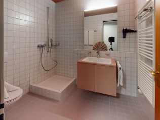 Badezimmer - Reka-Ferienanlage Chesa Engadina Madulain