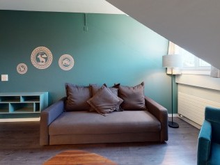 Wohnzimmer mit Essbereich - Reka-Ferienanlage Chesa Engadina Madulain