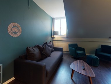 Wohnzimmer mit Essbereich - Reka-Ferienanlage Chesa Engadina Madulain