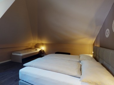 Schlafzimmer - Reka-Ferienanlage Chesa Engadina Madulain