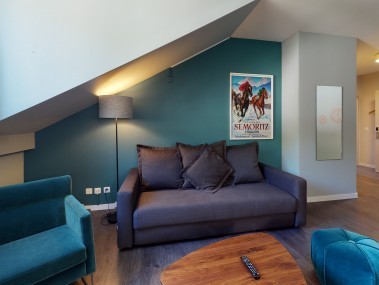 Wohnzimmer mit Essbereich - Reka-Ferienanlage Chesa Engadina Madulain