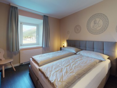 Schlafzimmer - Reka-Ferienanlage Chesa Engadina Madulain