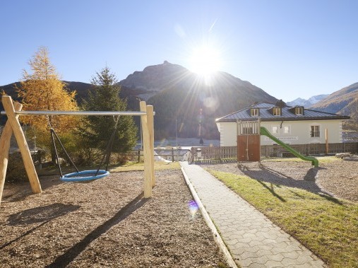 Spielplatz - Reka-Ferienanlage Chesa Engiadina Madulain
