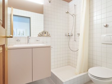 Badezimmer - Reka-Ferienanlage Chesa Engadina Madulain