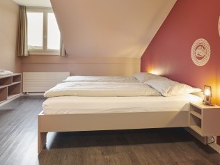 Schlafzimmer - Reka-Ferienanlage Chesa Engadina Madulain