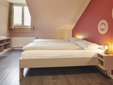 Schlafzimmer - Reka-Ferienanlage Chesa Engadina Madulain