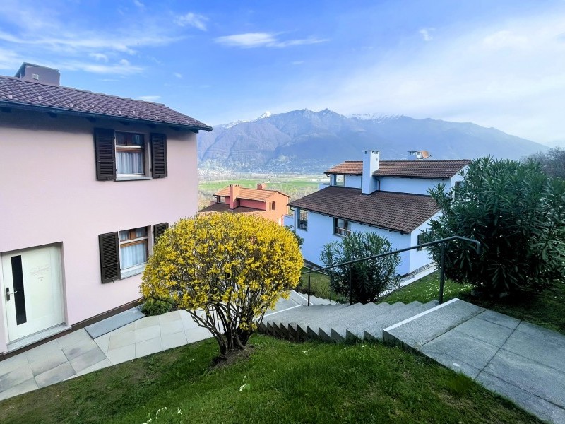 Vue extérieure en été - Maison de vacances Reka Magadino