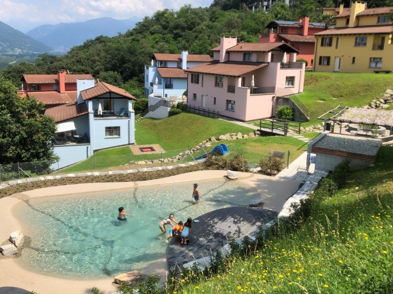 Vue extérieure en été - Maison de vacances Reka Magadino