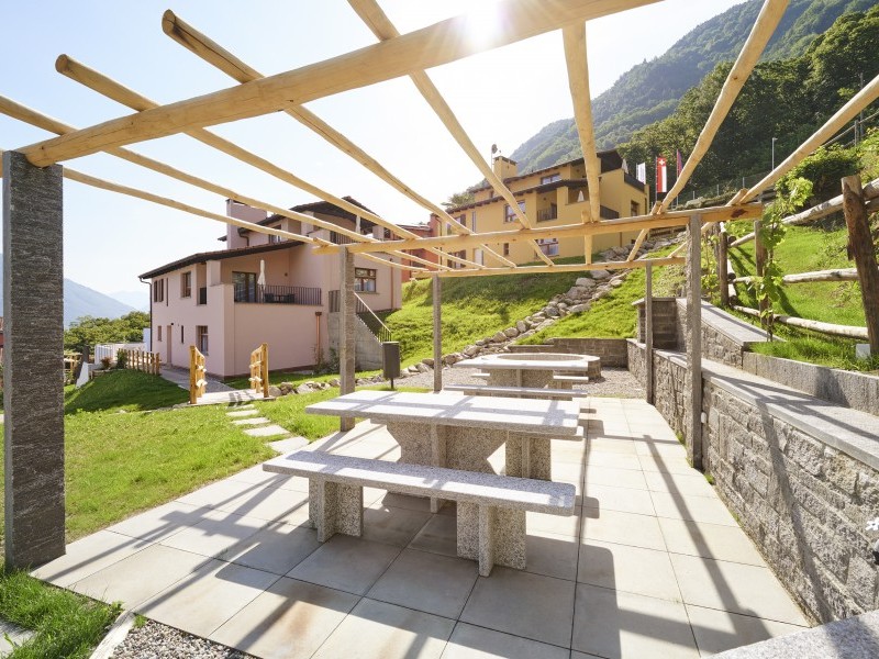 Vue extérieure en été - Maison de vacances Reka Magadino