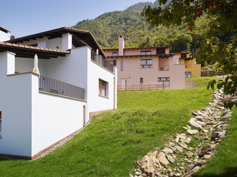 Vue extérieure en été - Maison de vacances Reka Magadino