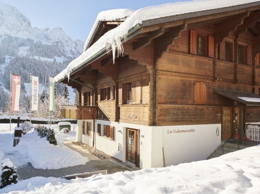 Aussenansicht im Winter - Reka-Ferienhaus Rougemont