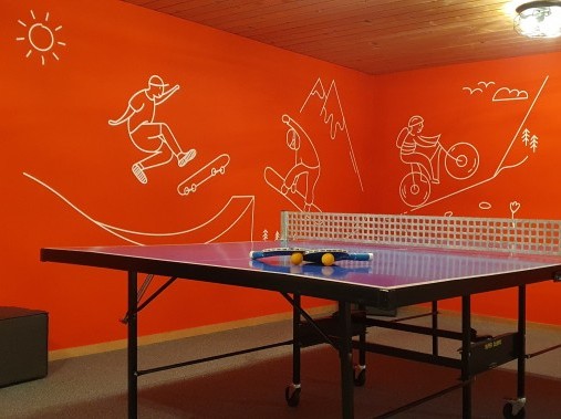 Jugendraum mit Tischfussball - Reka-Ferienanlage Rougemont