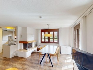 Wohnzimmer mit Essbereich - Reka-Ferienanlage Rougemont