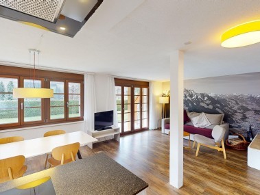 Wohnzimmer mit Essbereich - Reka-Ferienanlage Rougemont