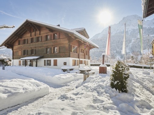 Aussenansicht im Winter - Reka-Ferienhaus Rougemont
