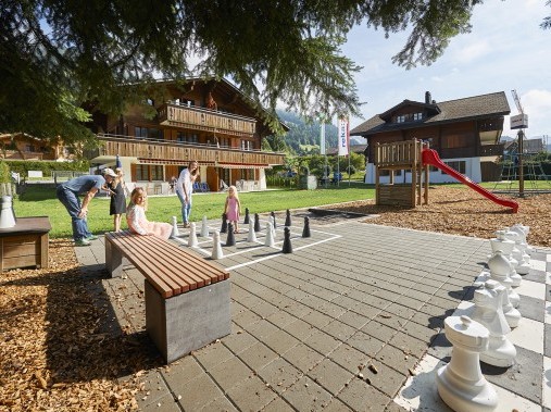 Aussenansicht im Sommer - Reka-Ferienhaus Rougemont
