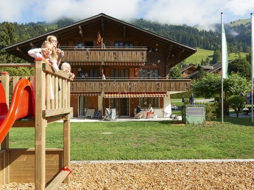Aussenansicht im Sommer - Reka-Ferienhaus Rougemont