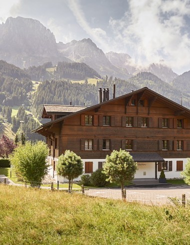 Exterior view in summer - Reka Holiday house Rougemont