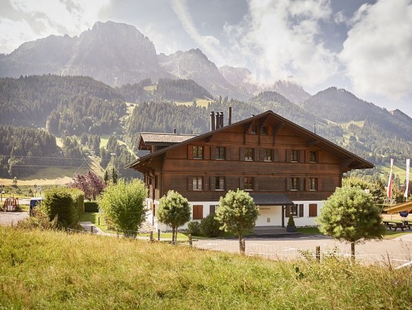 Exterior view in summer - Reka Holiday house Rougemont