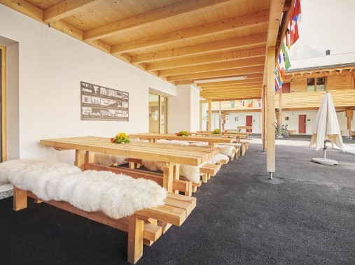 Gemütlicher Aussensitzplatz - Reka-Ferienanlage Scuol
