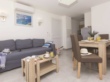 Living room with dining area - Résidence Acqua Bella Odalys