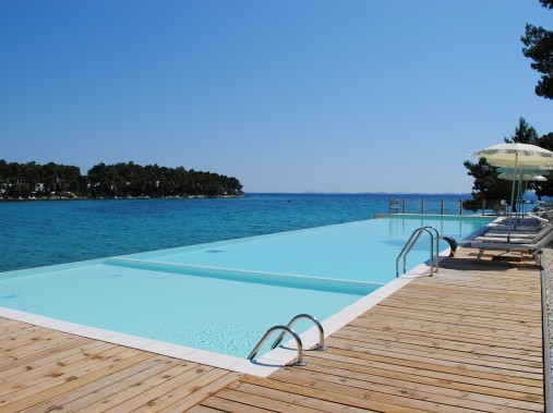 Pool mit Aussicht - Crvena Luka Resort