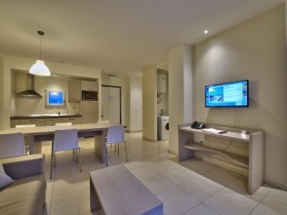 Wohnzimmer mit Essbereich - Crvena Luka Resort