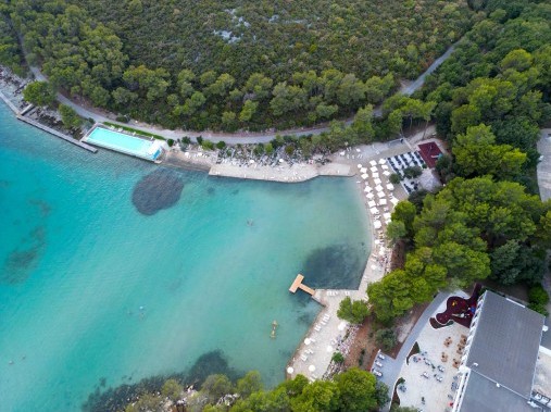 Spiaggia direttamente presso la struttura per vacanza - Crvena Luka Resort