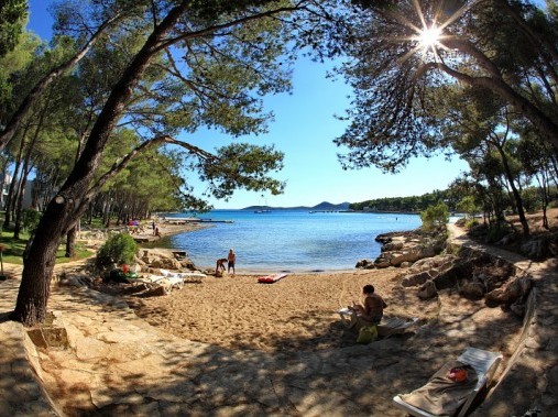 Spiaggia direttamente presso la struttura per vacanza - Crvena Luka Resort